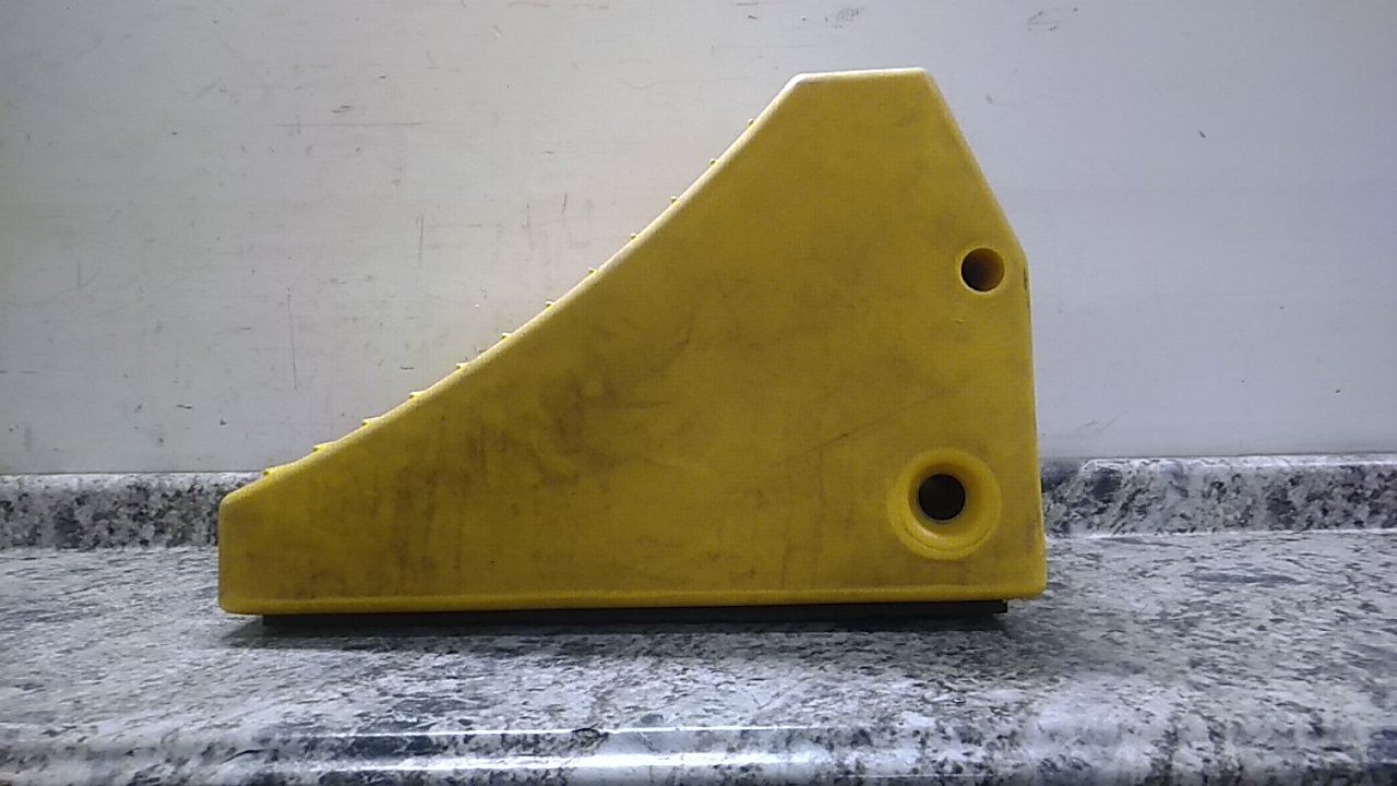 Checkers MC3011 400,000 Lb Max Weight Wheel Chock (C)-32431633 - Image 5