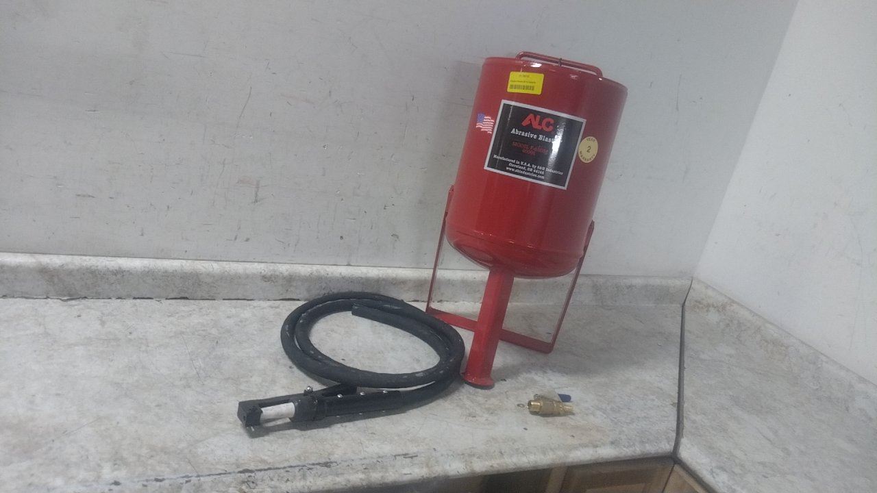 ALC 40001 0.65 Cu Ft Tank Cap 125 Max CFM Portable Abrasive Blaster (C)-16614631