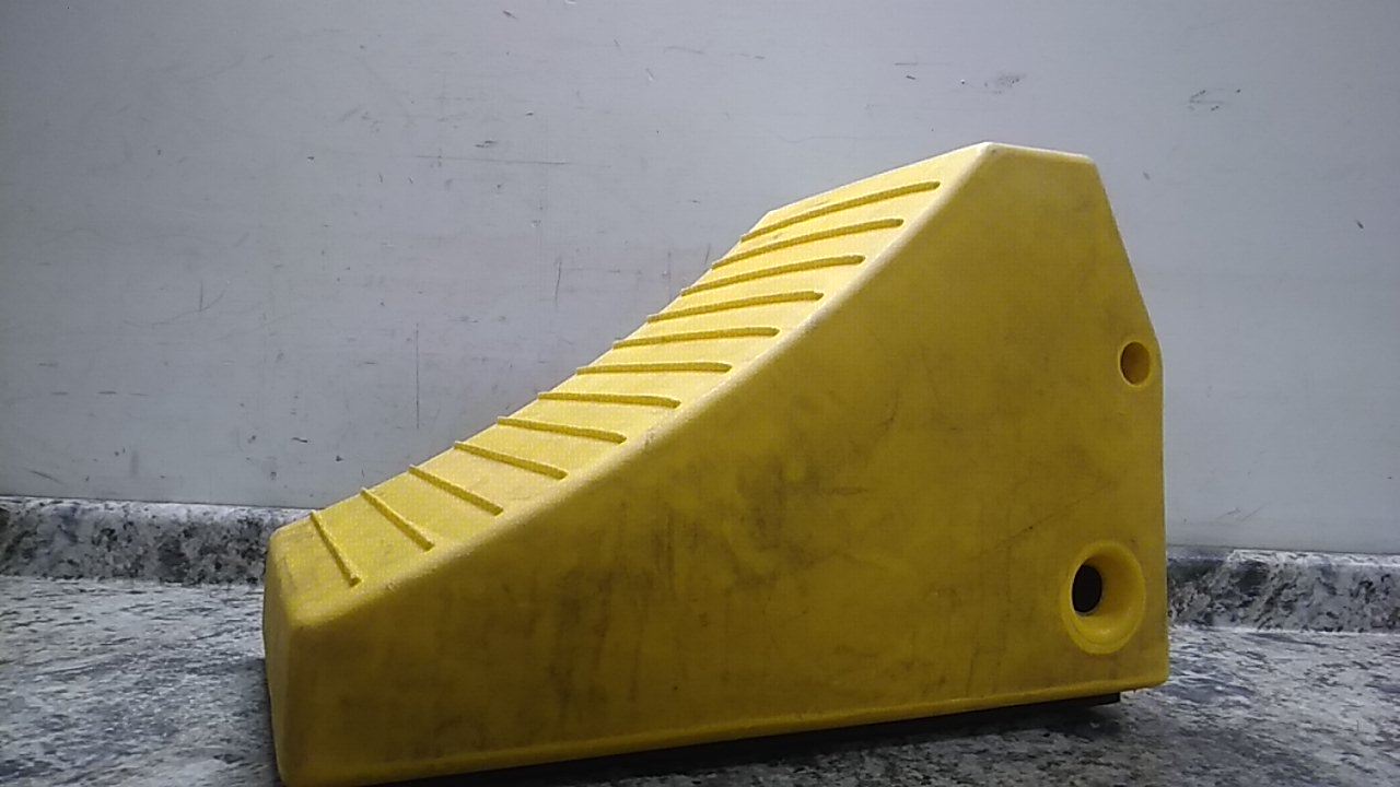Checkers MC3011 400,000 Lb Max Weight Wheel Chock (C)-32431633