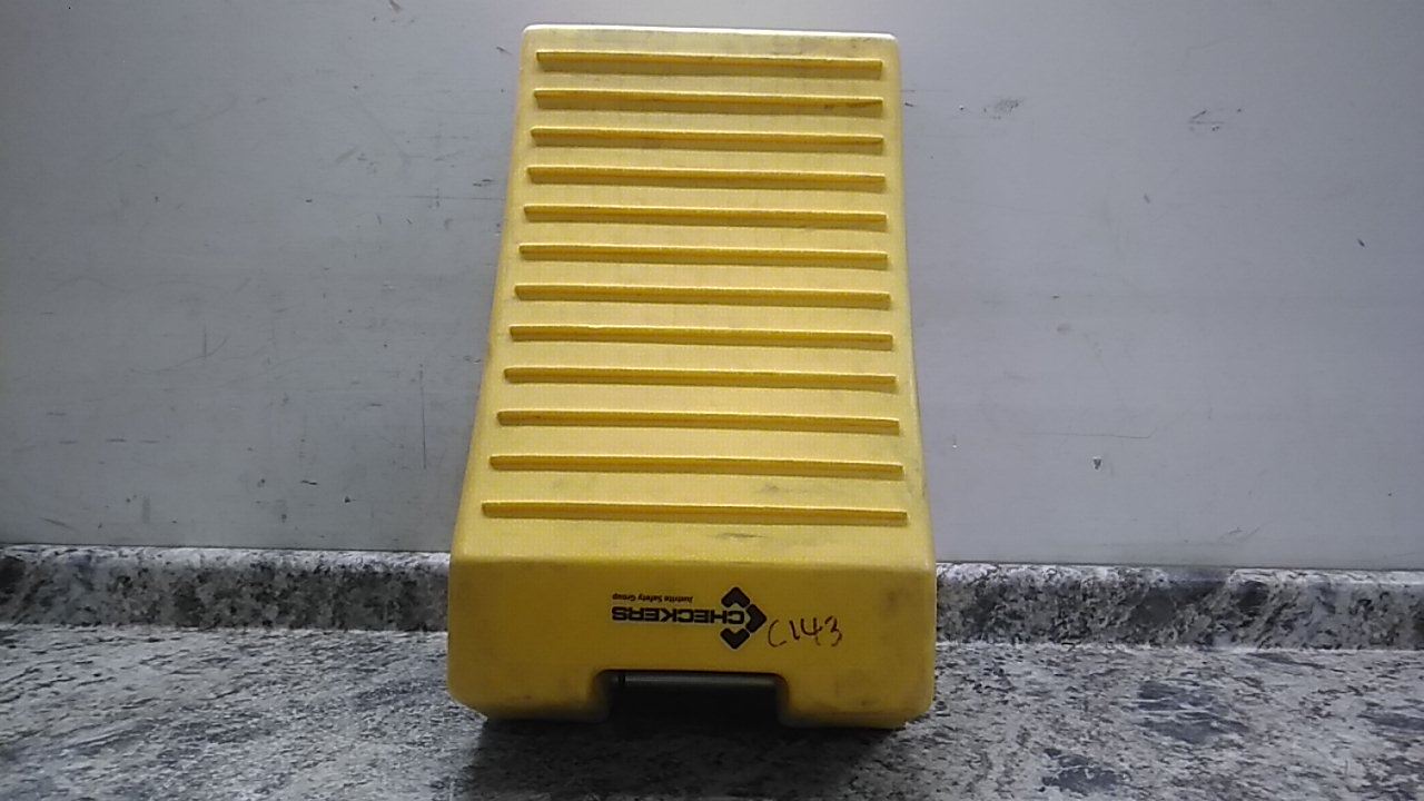 Checkers MC3011 400,000 Lb Max Weight Wheel Chock (C)-32431633 - Image 8