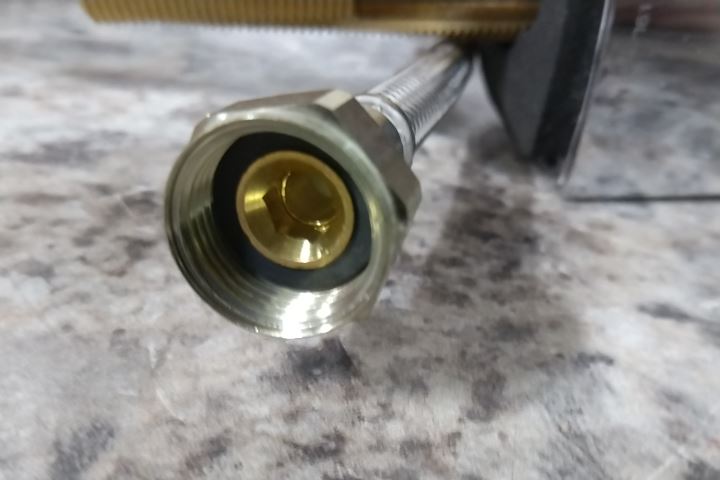 Moen 8553 0.5 GPM 6VDC 1 to 6 In Sensor Range Mid Arc Bathroom Faucet (C)-38952315 - Image 5