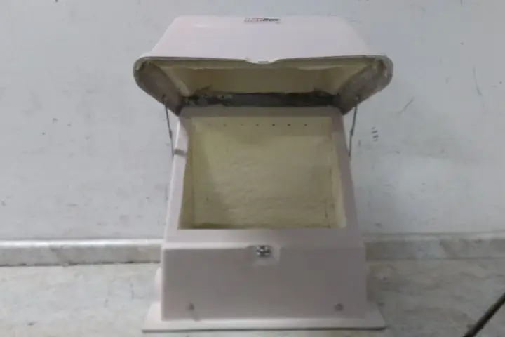 Hot Box HF011019022 120V Heated Fiberglass Flip-Top Valve Enclosure-33232591 - Image 4